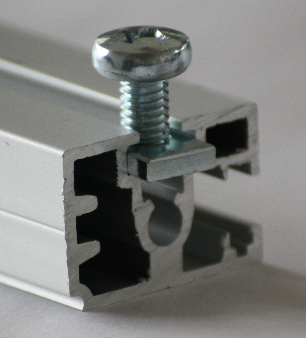 Universal clamping rail - fixed length